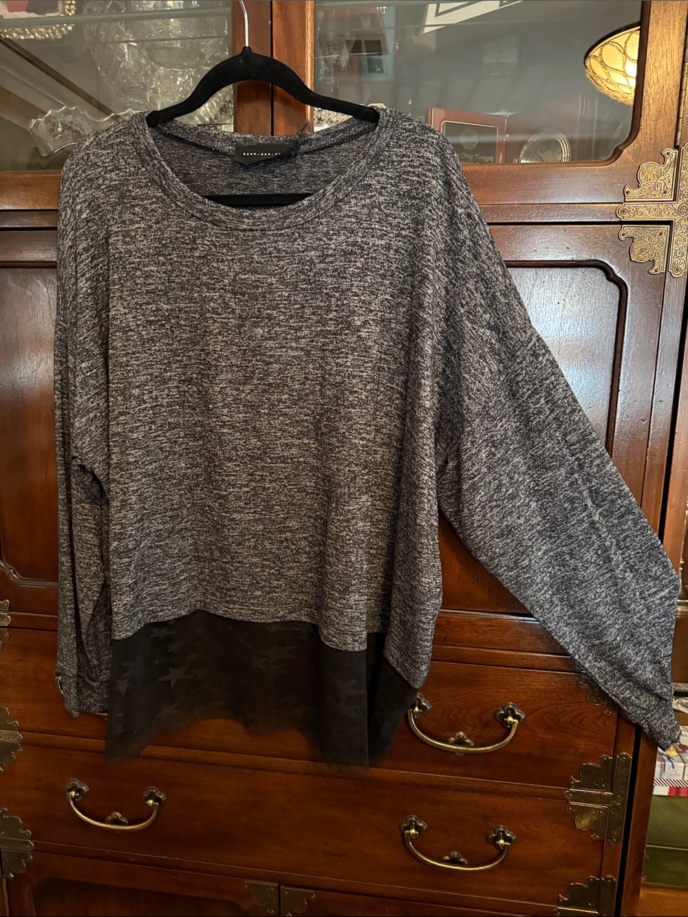 Relaxed Heather Gray Women's Pullover Sweater with Star-Trim Hem